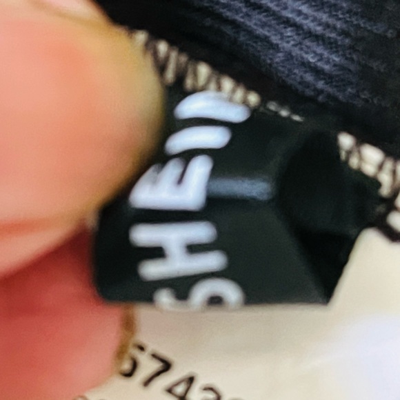 SHEIN TOP - Picture 4 of 4